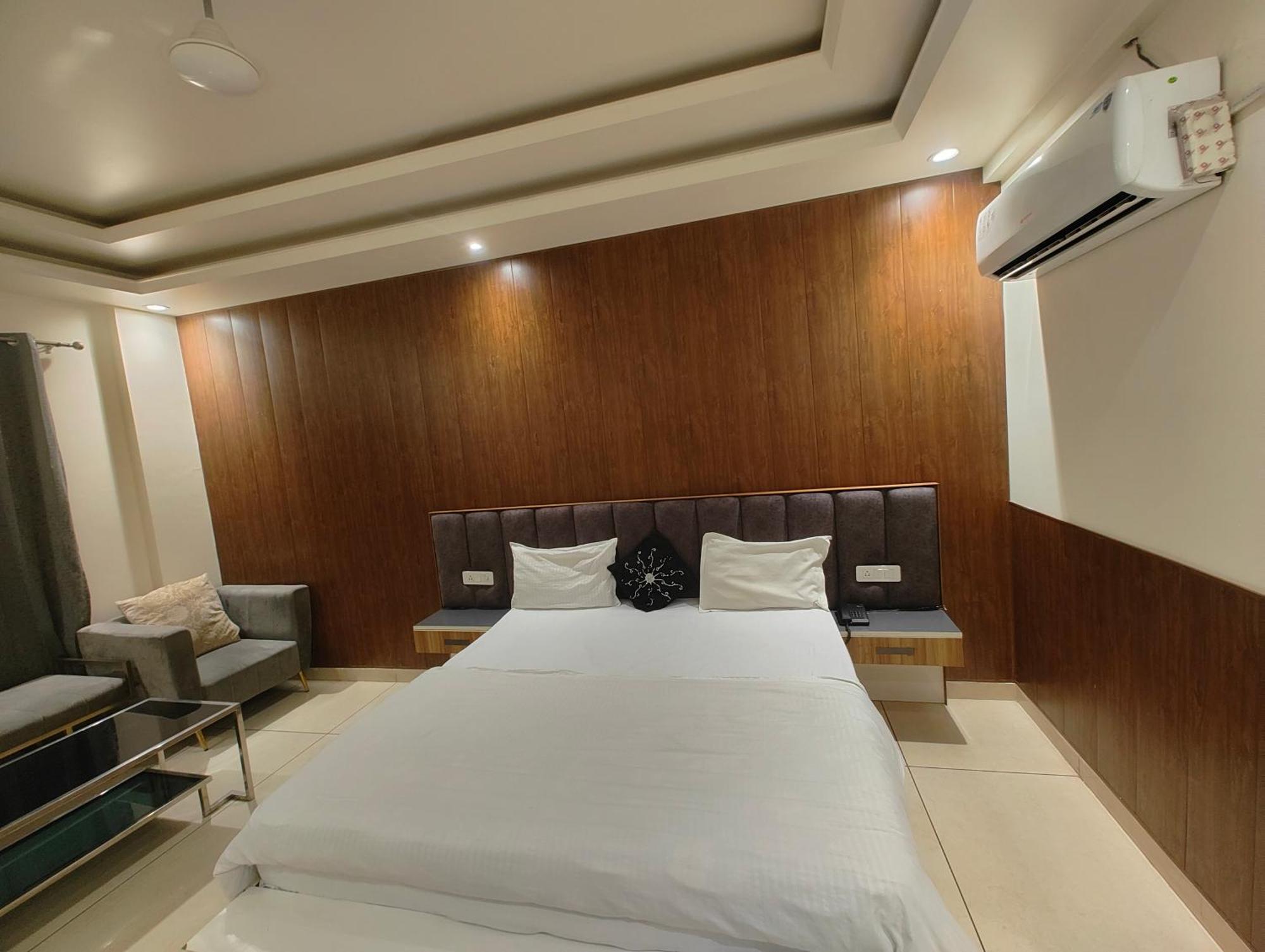 Hotel Skylark & Banquet Palwal 외부 사진